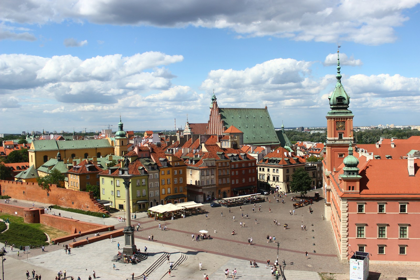 stary rynek warszawy w ciągu dnia