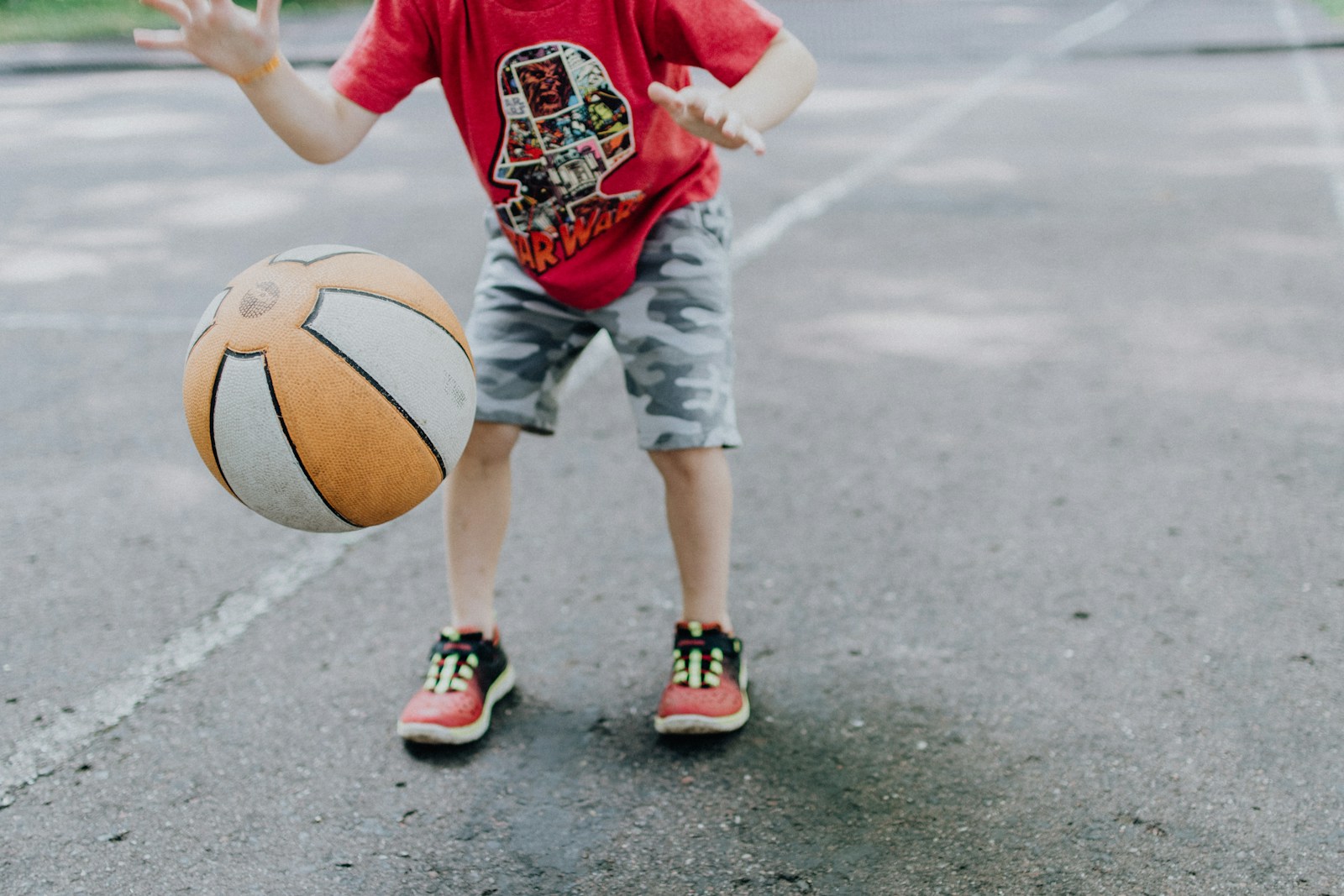 Koszykówka dla dzieci. Czy warto zapisać pociechę na treningi?