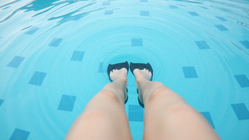 Jak płetwy poprawiają mobilność i stabilizację ciała w wodzie?