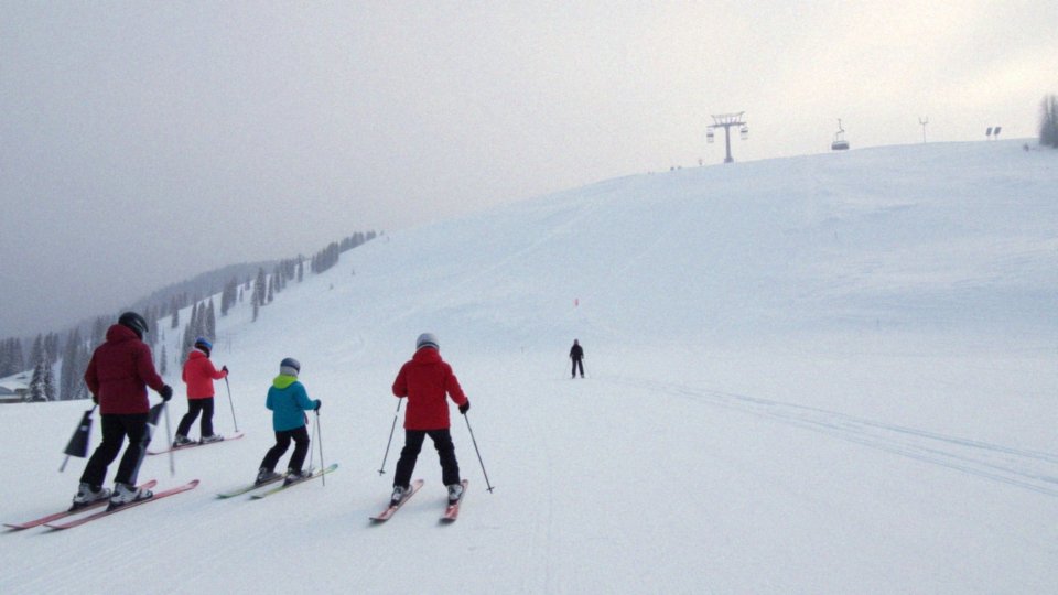 Jakie ośrodki narciarskie mają odpowiednią infrastrukturę dla osób początkujących?